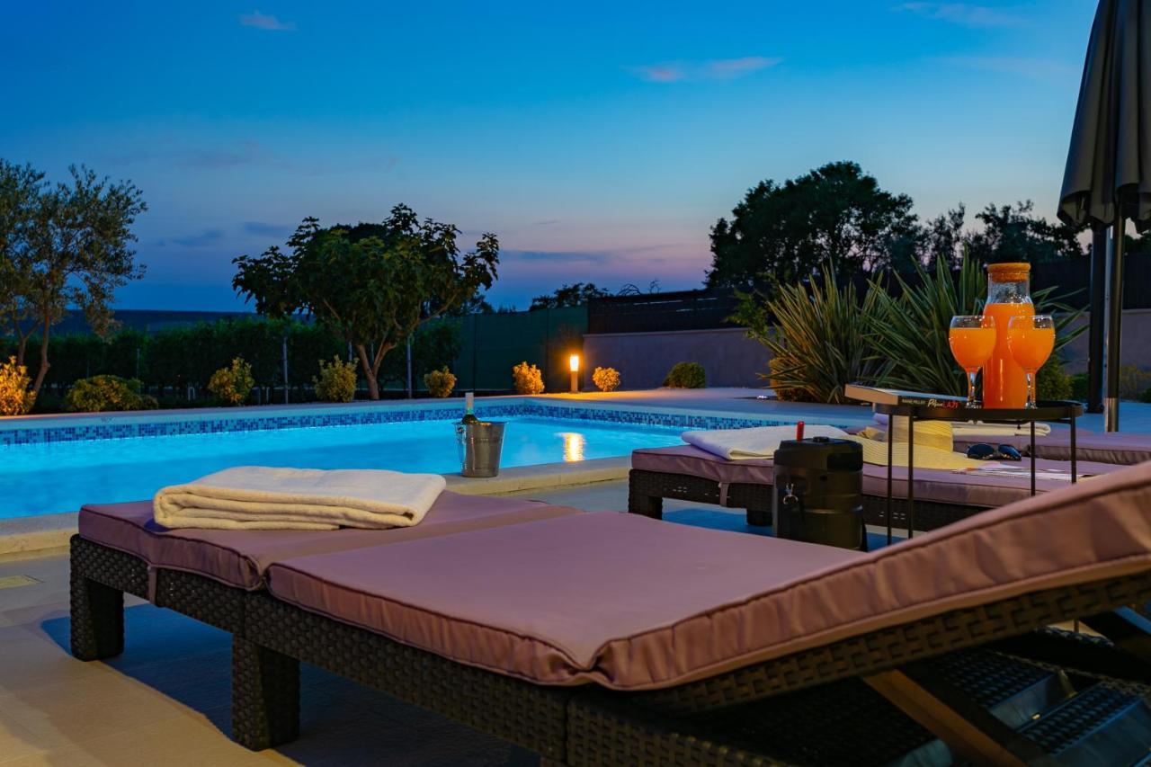 Villa Lorema-Pet Friendly On 5000 Sqm Garden,Pool, Jacuzzi, Billiard&Ps5 Свети-Филип-и-Яков Экстерьер фото