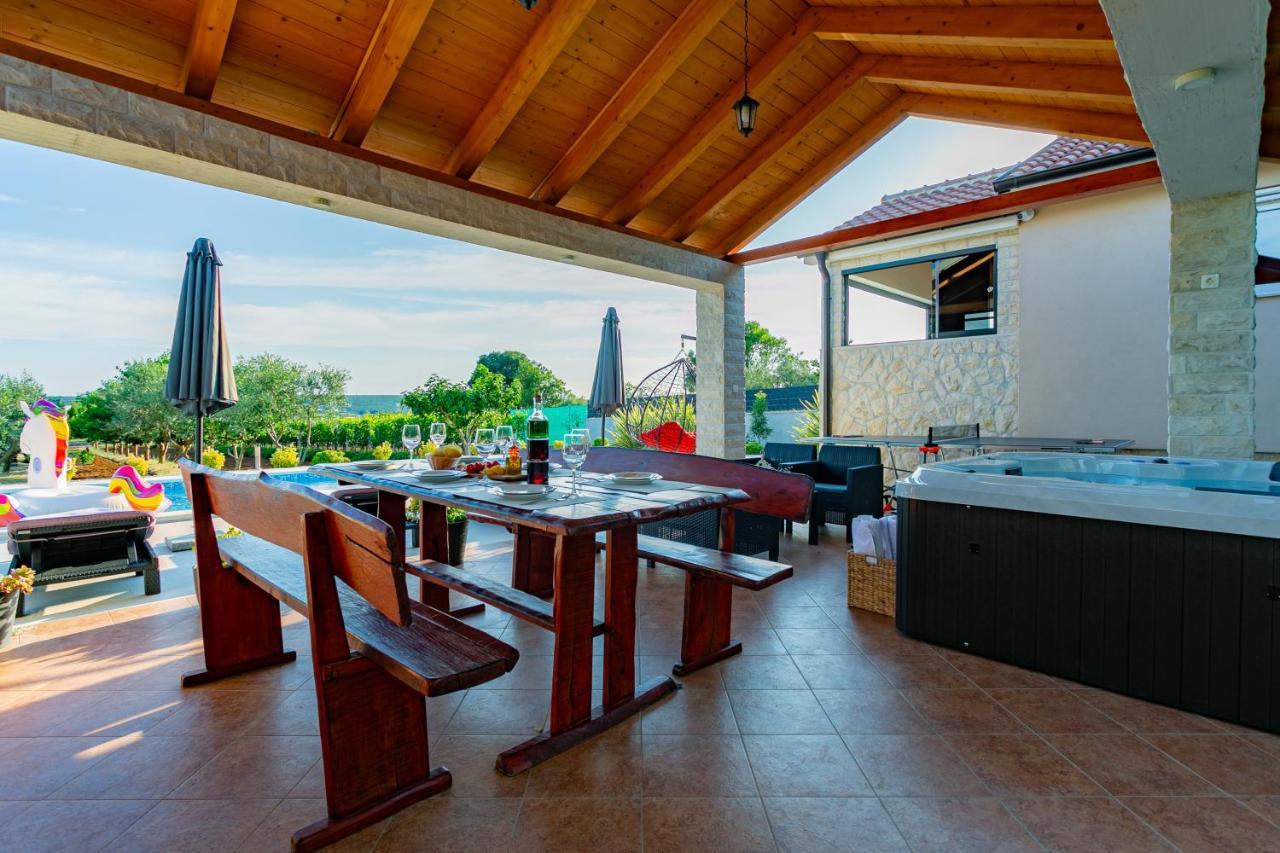 Villa Lorema-Pet Friendly On 5000 Sqm Garden,Pool, Jacuzzi, Billiard&Ps5 Свети-Филип-и-Яков Экстерьер фото