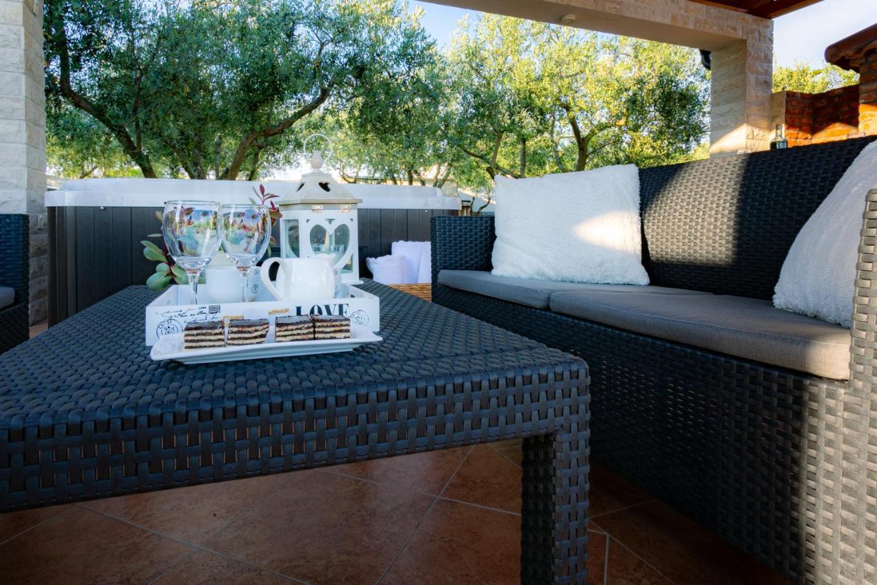 Villa Lorema-Pet Friendly On 5000 Sqm Garden,Pool, Jacuzzi, Billiard&Ps5 Свети-Филип-и-Яков Экстерьер фото