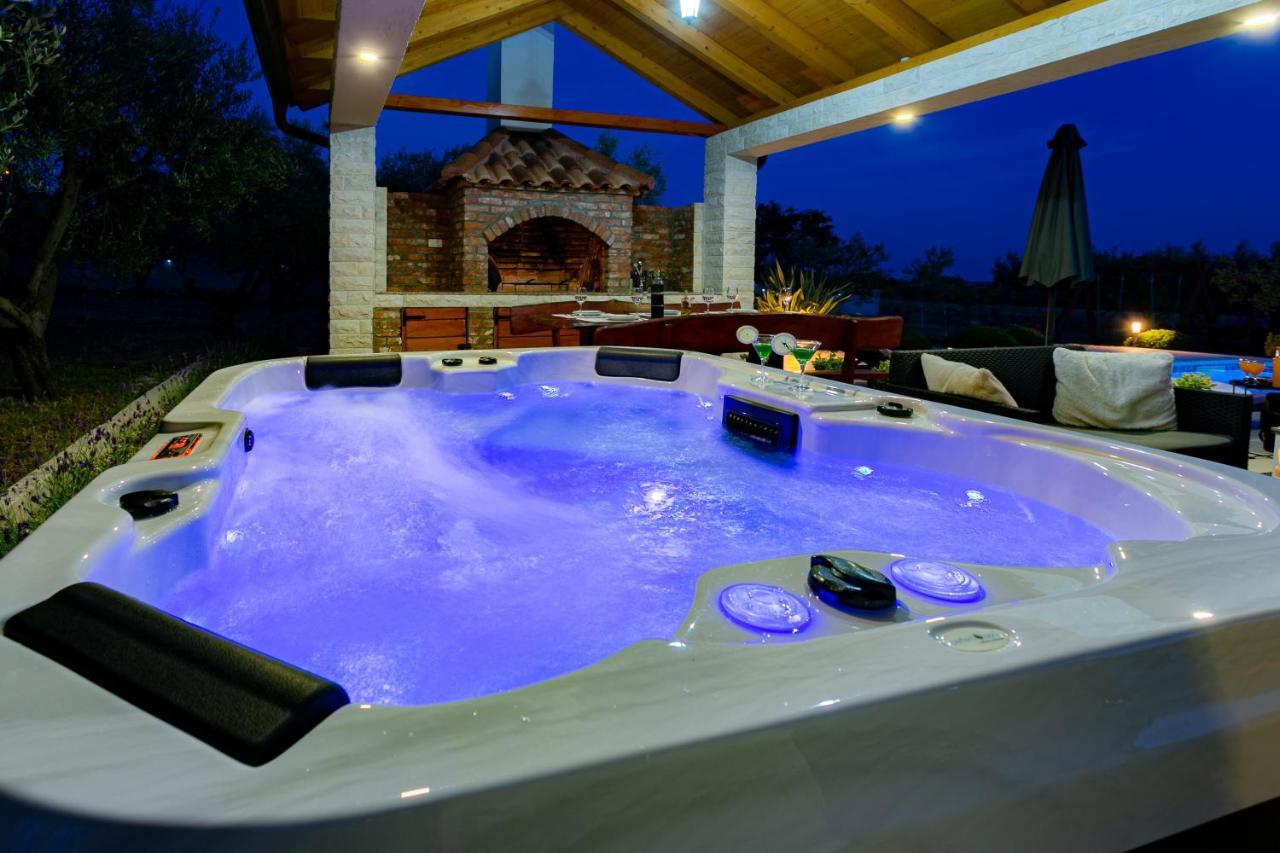 Villa Lorema-Pet Friendly On 5000 Sqm Garden,Pool, Jacuzzi, Billiard&Ps5 Свети-Филип-и-Яков Экстерьер фото