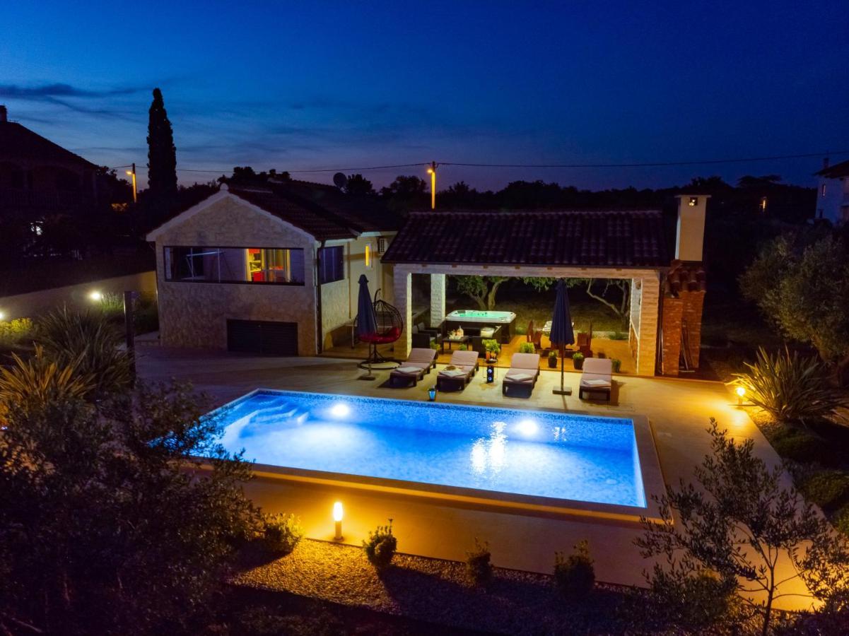 Villa Lorema-Pet Friendly On 5000 Sqm Garden,Pool, Jacuzzi, Billiard&Ps5 Свети-Филип-и-Яков Экстерьер фото