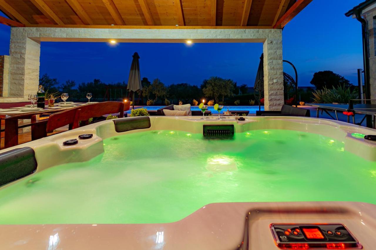 Villa Lorema-Pet Friendly On 5000 Sqm Garden,Pool, Jacuzzi, Billiard&Ps5 Свети-Филип-и-Яков Экстерьер фото