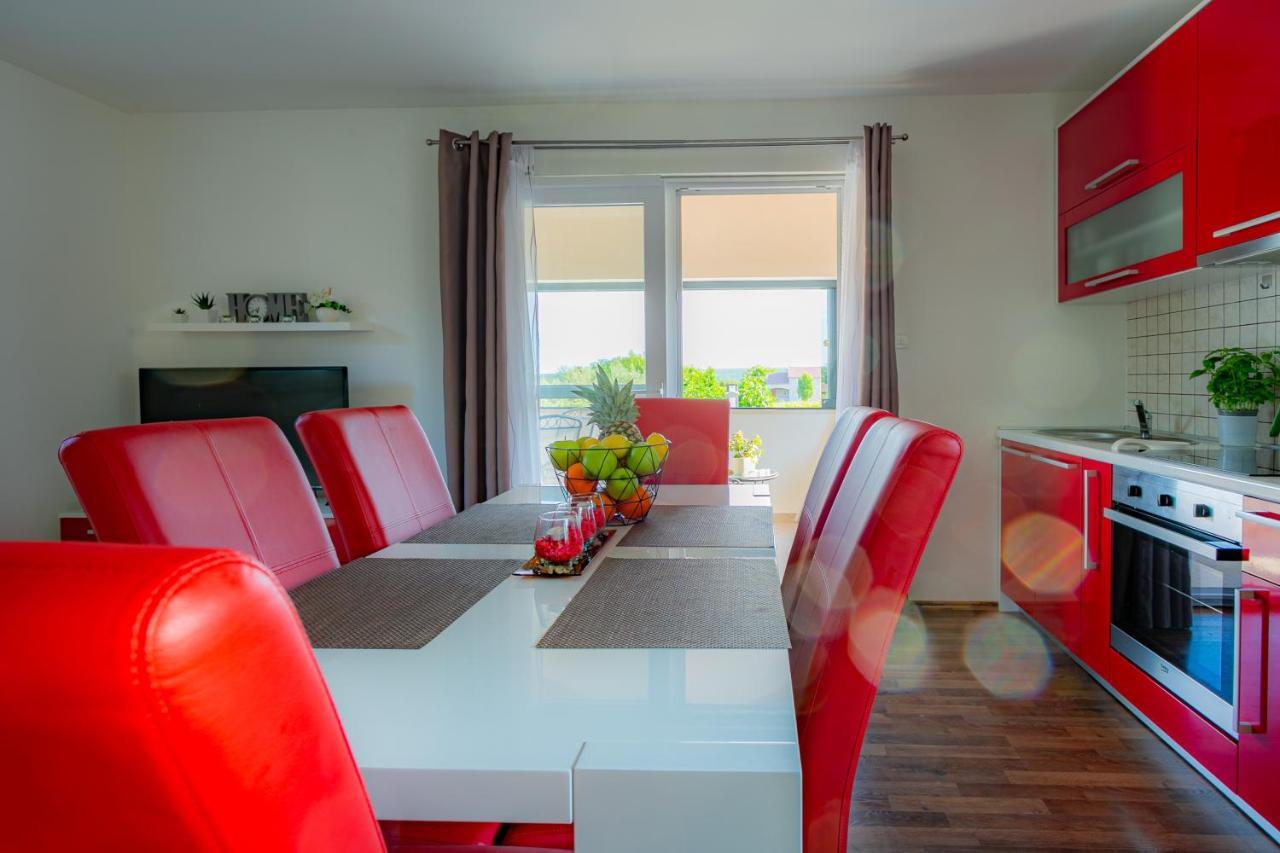 Villa Lorema-Pet Friendly On 5000 Sqm Garden,Pool, Jacuzzi, Billiard&Ps5 Свети-Филип-и-Яков Экстерьер фото